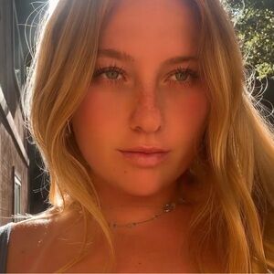 Meet your Posher, Chloe